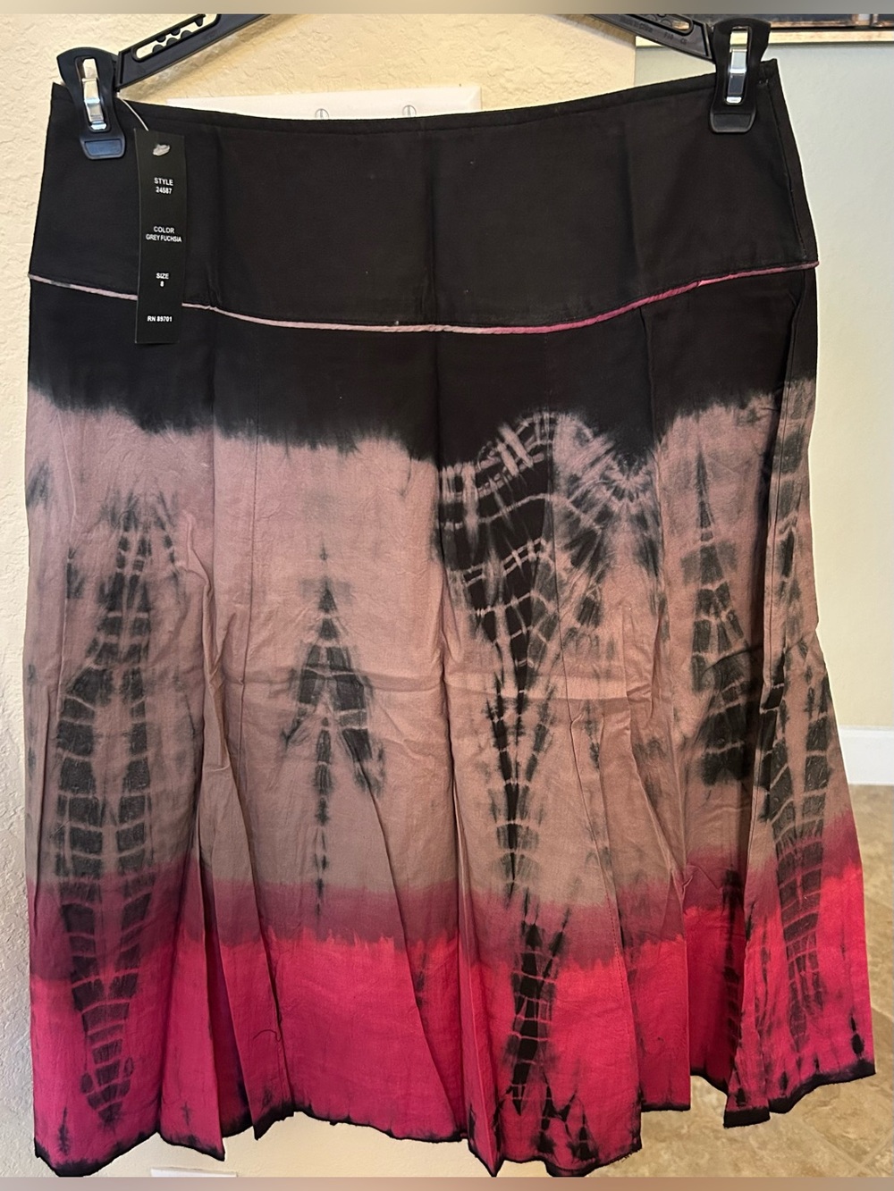 New Mix Nouveau Tie Dye Skirt size 8 Black/Fushia